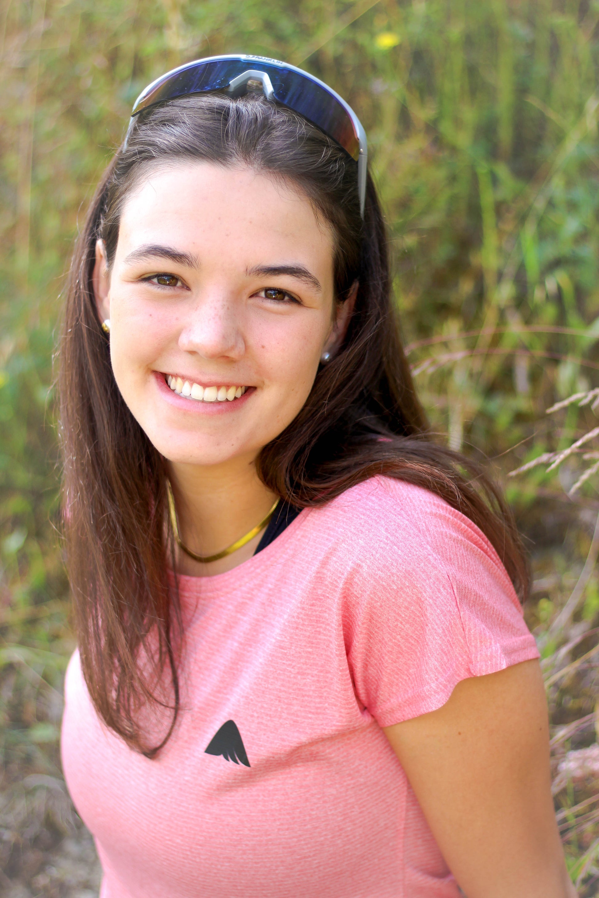 chica sonriendo con camiseta sofrosine move