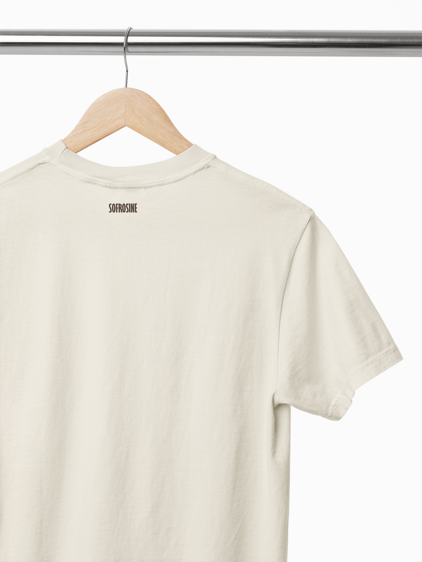 detalle camiseta sofrosine vista trasera letras