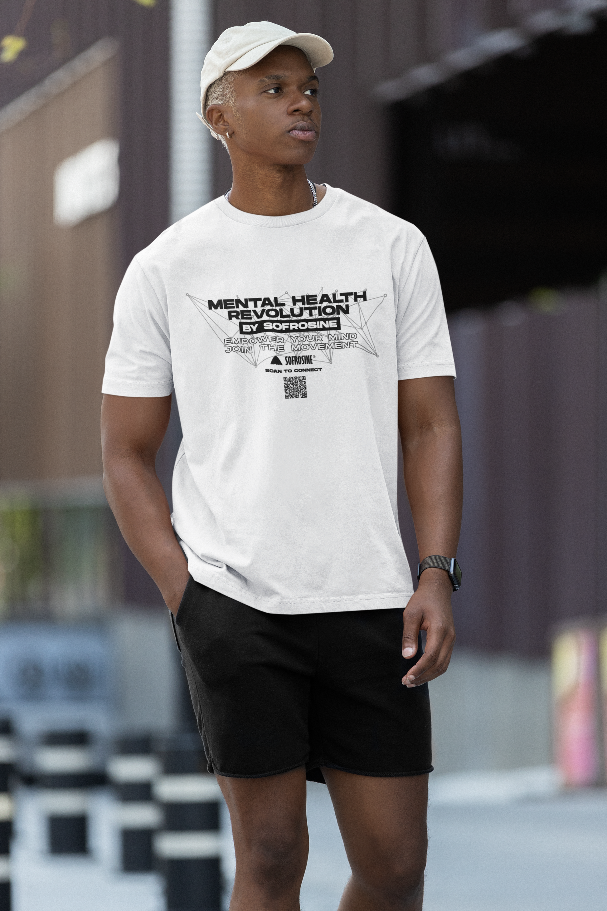 Chico andando por la calle con camiseta sofrosine mental health revolution
