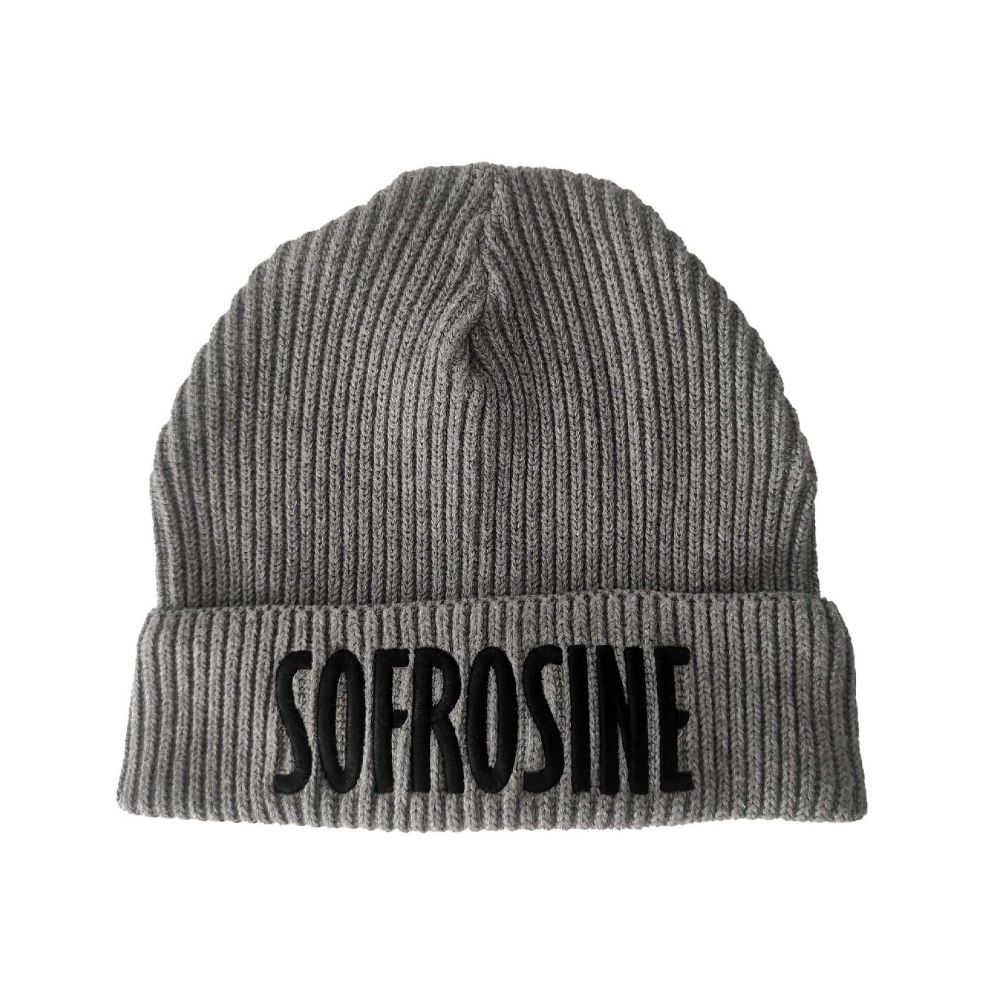 gorro gris con letras negras sofrosine