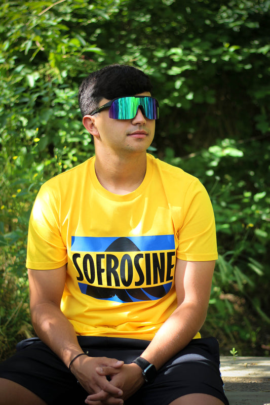 chico joven con camiseta modern sofrosine