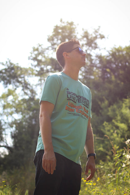 chico moreno con camiseta inner explorer sofrosine brand