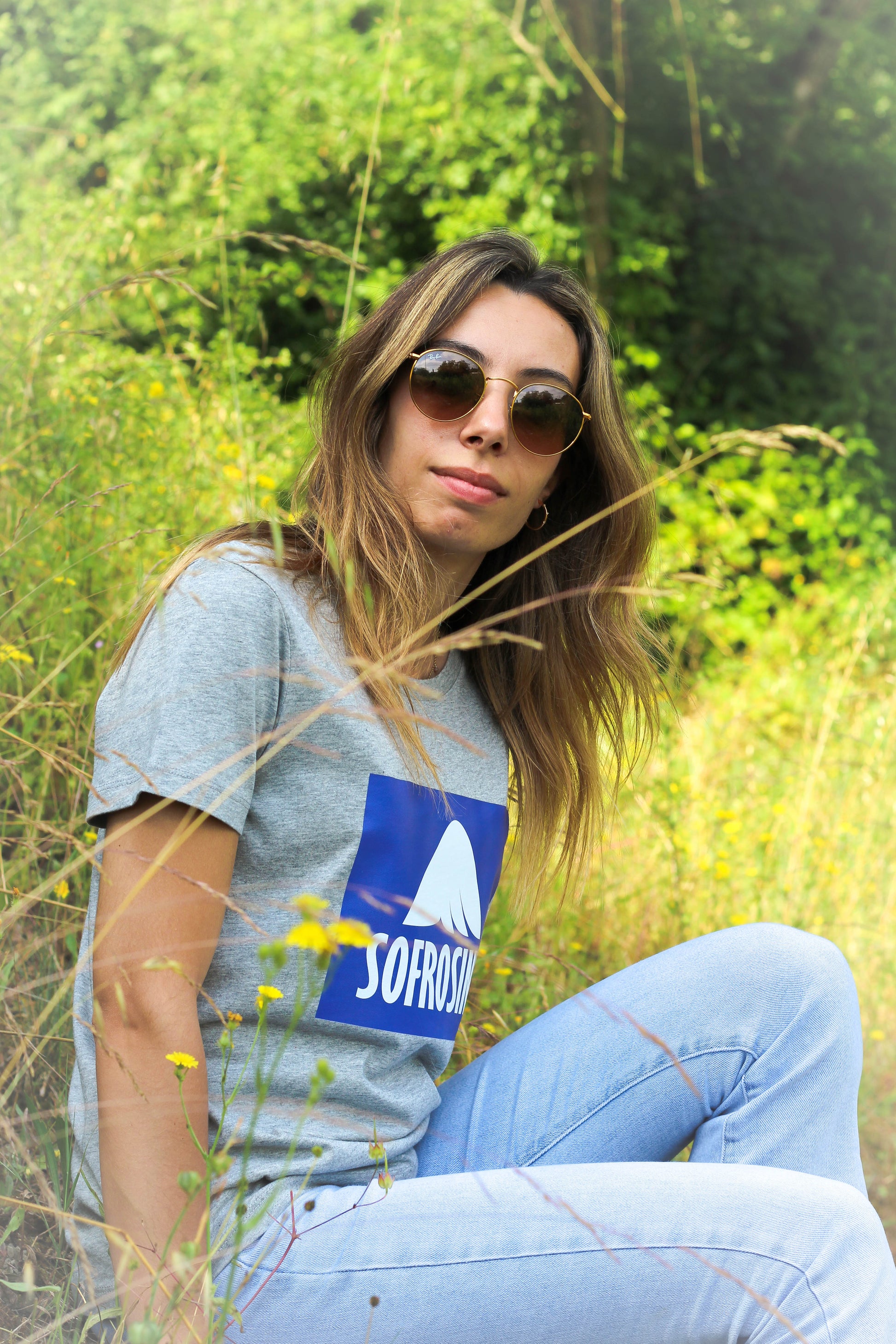 chica joven con camiseta algodón orgánico sofrosine