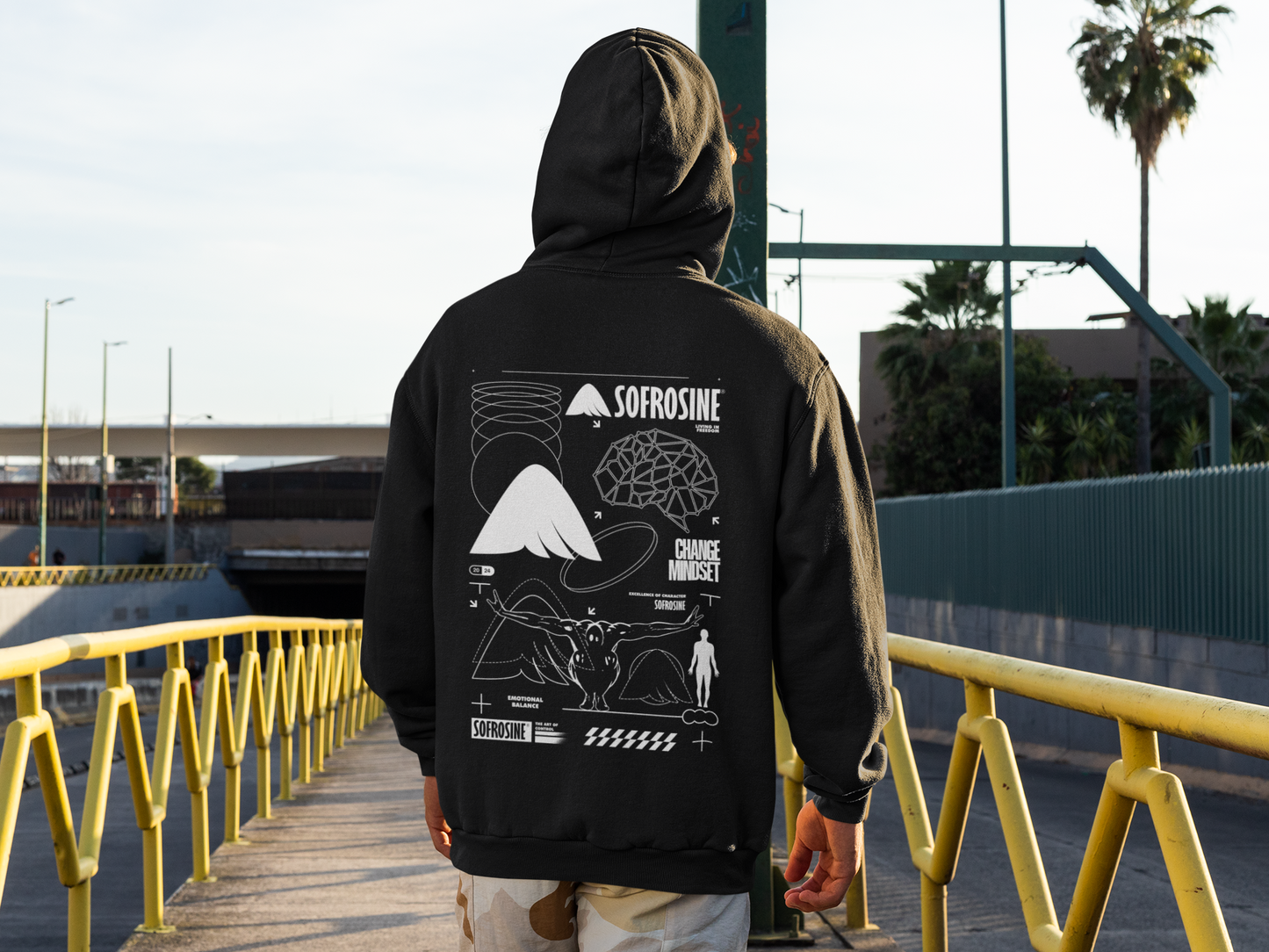 chico de espalda con sudadera sofrosine change mindset